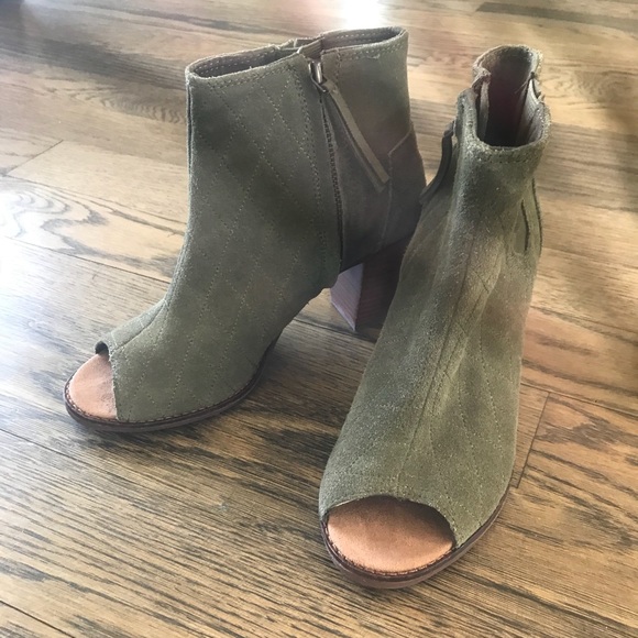 Women's TOMS suede booties worn once - Picture 2 of 4